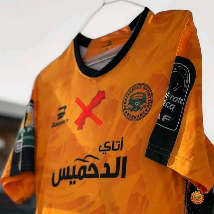 ضربة موجعة للأندية المغربية .. الكاف يمنع ارتداء قمصان تتضمن رسائل أو خرائط أو شعارات في جميع مسابقاته