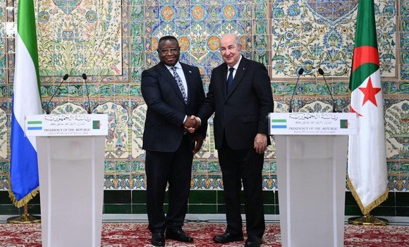 الجزائر/سيراليون: رئيسا البلدين يلتزمان بتعزيز العلاقات الثنائية و يؤكدان على حق الشعب الصحراوي في تقرير مصيره