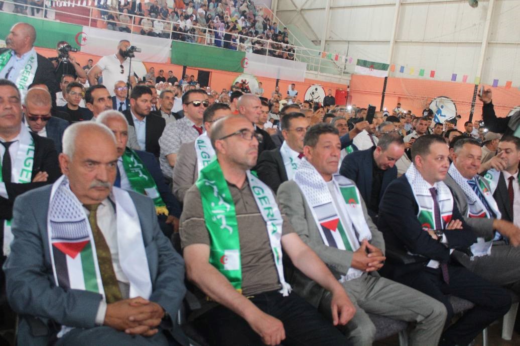 رئيس حزب جبهة المستقبل السيد الدكتور فاتح بوطبيق ينظم تجمعا شعبيا بولاية سطيف.