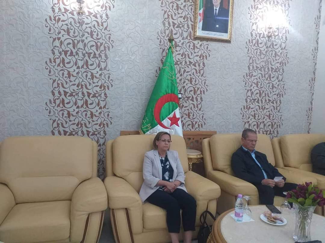 وزيرة التضامن الوطني و الاسرة و قضايا المرأة تقدم واجب العزاء لعائلات ضحايا موجة الحرائق