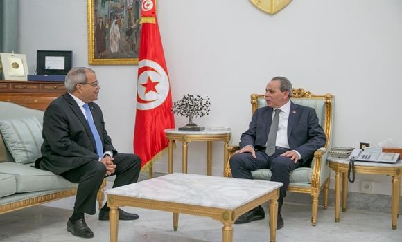 رئيس الحكومة التونسي يستقبل وزير الصناعة والإنتاج الصيدلاني الجزائري لتقوية الشراكة