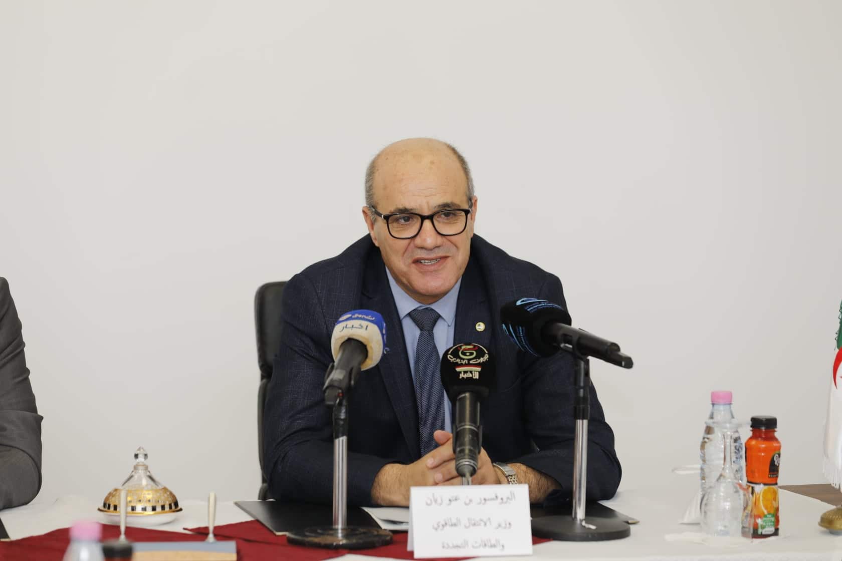 زيان بن عتو: نولي الاهمية القصوى لإنجاح الانتقال إلى الطاقات النظيفة والمستدامة