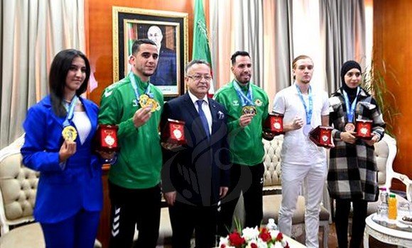 بداري يكرم الطلبة المتوجين في بطولة العالم للفوفينام والكيك بوكسينغ
