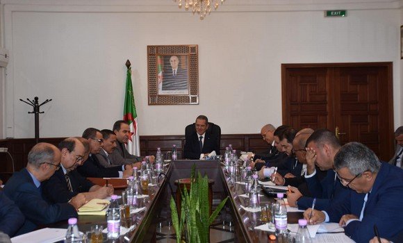 السيد هني يترأس اجتماعا حول ضبط سوق المواد الغذائية و الفلاحية الواسعة الاستهلاك
