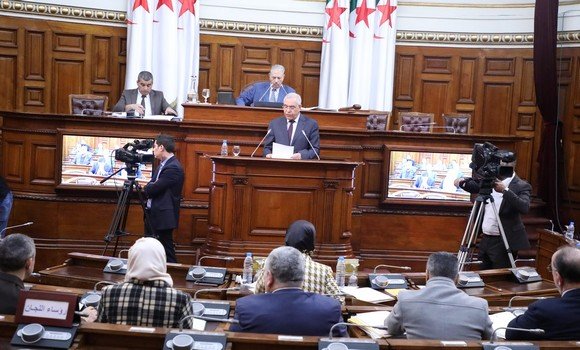المصادقة على نص القانون المتضمن تدابير خاصة للحصول على النفقة