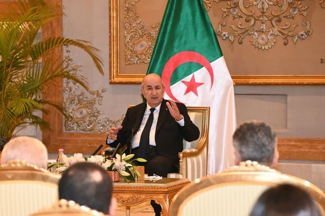رئيس الجمهورية يفصل بين الممارسة النقابية و السياسية في اثراء القانون