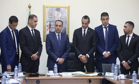 مكافآت تحفيزية للحكام الجزائريين إذا بلغوا الدور ربع النهائي