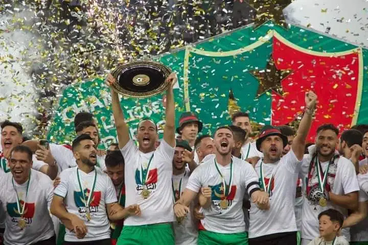مولودية الجزائر تتسلم درع بطولة الرابطة المحترفة الأولى لموسم “2023-2024”