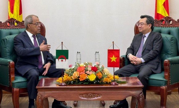 عون ووزير البناء الفيتنامي يترأسان بهانوي أشغال الدورة ال12 للجنة المشتركة الجزائرية-الفيتنامية