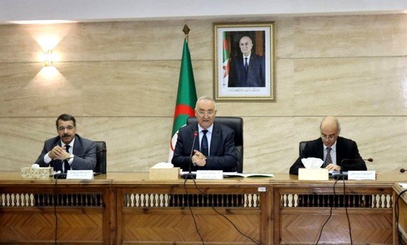 فايد يترأس إجتماعا مع إطارات القطاع