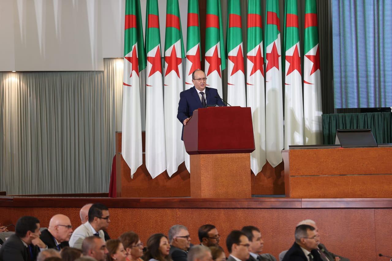 الوزير الأول ينصب أعضاء المجلس الوطني الاقتصادي والاجتماعي والبيئي
