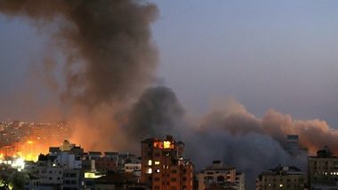 رشقة صاروخية تنطلق من غزة.. والدخان يتصاعد في مطار بن غوريون