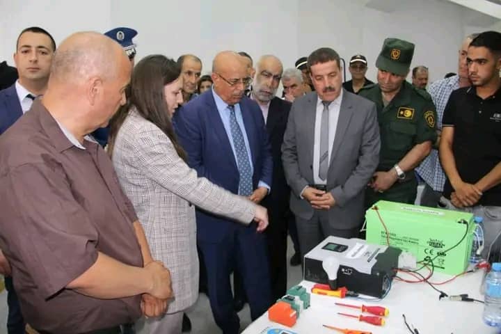 والي ولاية تيزي وزو يعطي اشارة الانطلاق لفعاليات صالون الإبتكار
