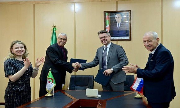 توقيع اتفاقية تعاون بين وكالة الأنباء الجزائرية ووكالة “سبوتنيك” الروسية