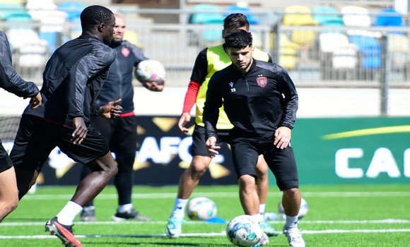 هلال بنغازي- اتحاد الجزائر: “أصحاب اللونين “الأحمر و الأسود” للحفاظ على سلسلتهم الايجابية في كأس الكونفيدرالية