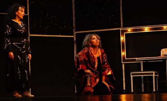 المهرجان الوطني للمسرح المحترف: “يوم قبل القيامة”، بين الجميل المألوف وصقيع المجهول