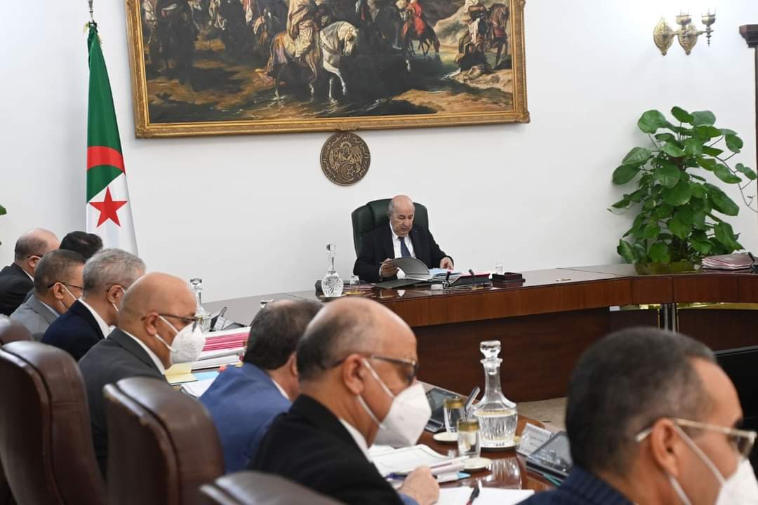 رئيس الجمهورية يشدد على ضرورة مراعاة اهداف الدولة في النهوض بالاقتصاد الوطني