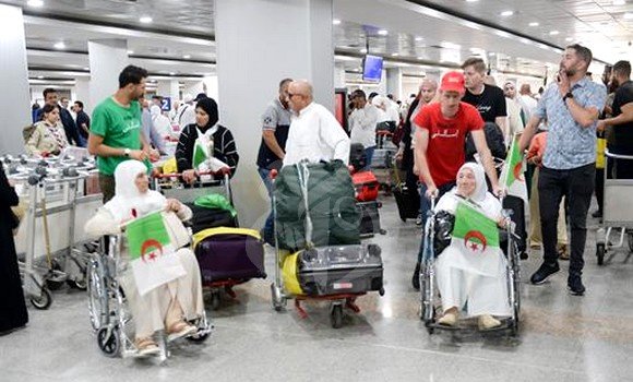 حج 2024: عودة أول فوج من الحجاج الجزائريين إلى أرض الوطن