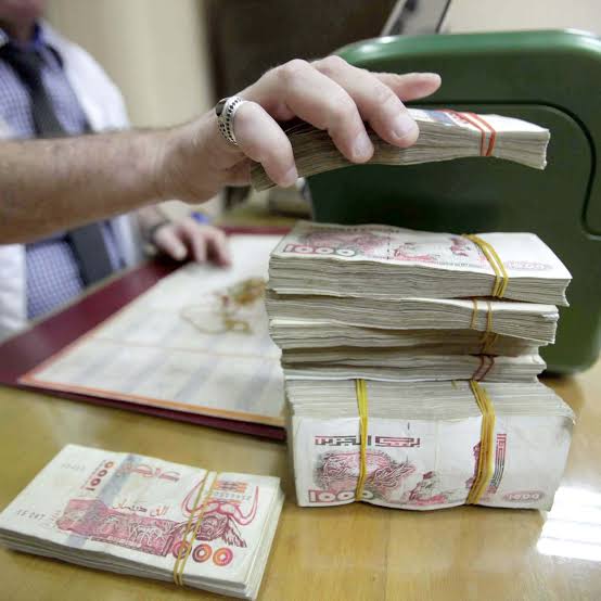 رئيس الجمهورية: ألتزم بمواصلة رفع الأجور ومنحة البطالة بصفة تدريجية