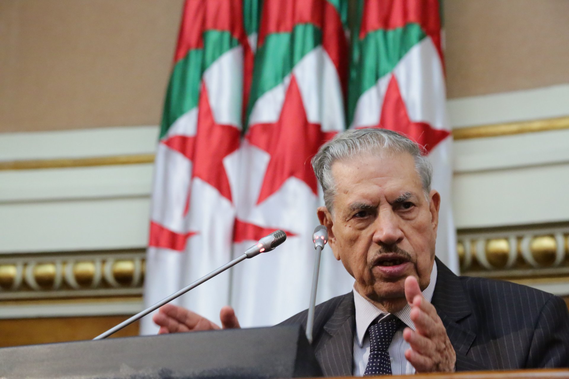 قوجيل: الجزائر متمسكة بعقيدتها الدولية