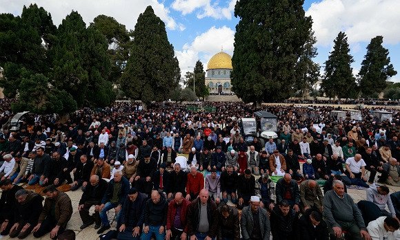 80 ألف مصل أدوا صلاة الجمعة الأولى من شهر رمضان في المسجد الأقصى المبارك