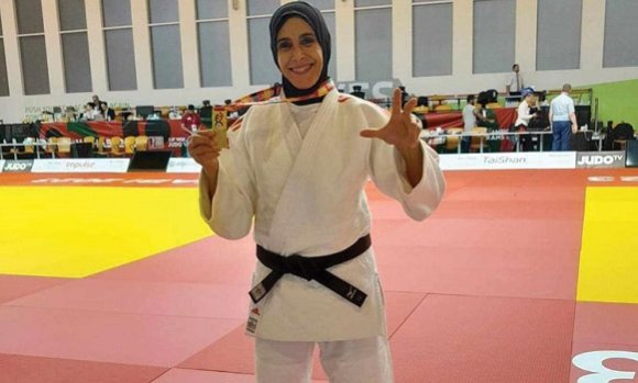جيدو (كهول) : حورية عمور تكتب فصلا جديدا من قصتها الجميلة على البساط العالمي
