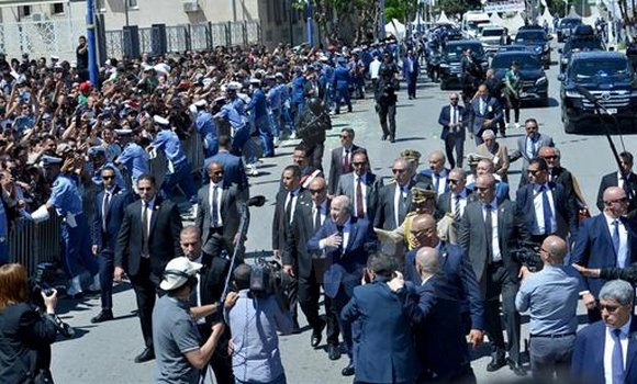 رئيس الجمهورية يخص باستقبال شعبي وترحيب حار من قبل أعيان ومواطني ولاية خنشلة