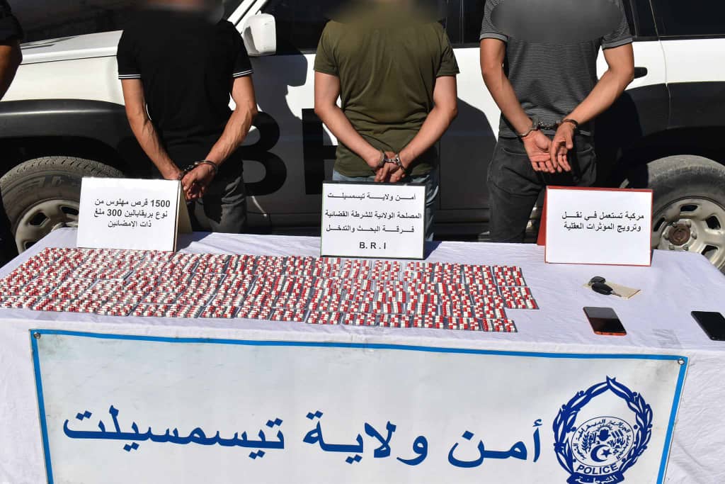 فرقة البحث والتدخل (BRI) توقف ثلاثة أشخاص و تحجز 1500 قرص مهلوس.  